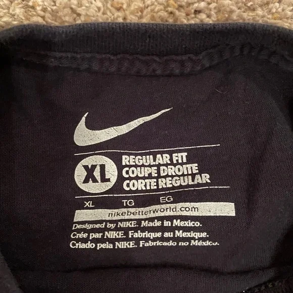 Nike Tshirt - Picture 2 of 2